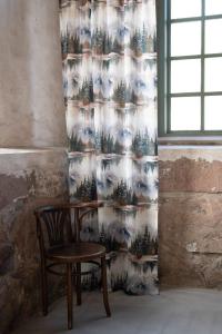 Gardin LAKE akvarellmålad sjö i vackert vinterlandskap