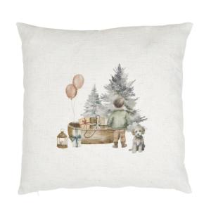 Kuddfodral AUGUST med en hund och en pojke framför en gran, linnefärgad botten