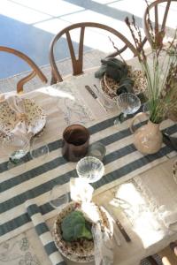 Bordslöpare STIG, randig i grönt och offwhite bäckebölja