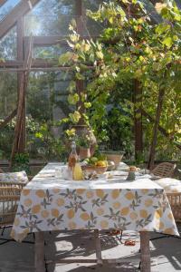 Akrylatbehandlad duk AMALFI med gula citroner