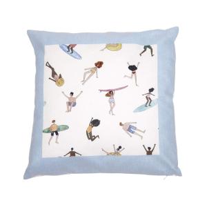 Kuddfodral BEACH med badande, solande och vindsurfande människor, enfärgad blå kant