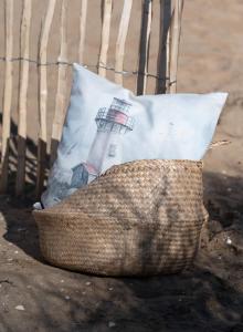 Kuddfodral FYR i marint tema med en fyr på stranden