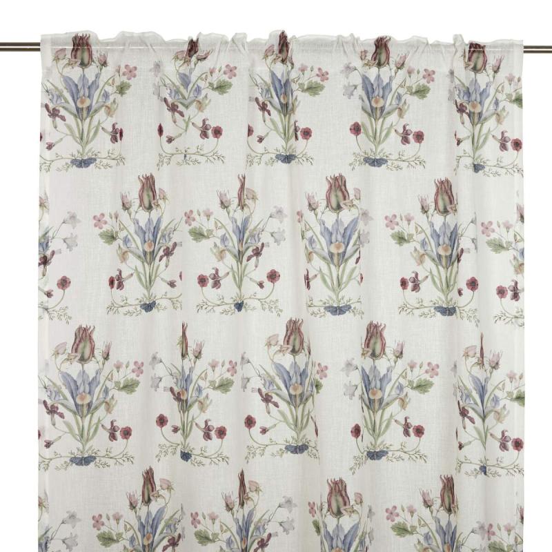 Gardin VENDELA med blommor i bukettliknande mönster på offwhite bottenfärg