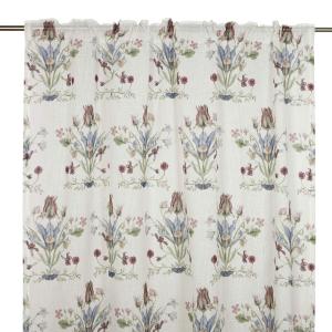 Gardin VENDELA med blommor i bukettliknande mönster på offwhite bottenfärg