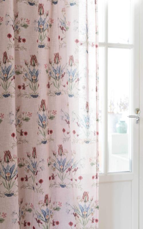 Gardin VENDELA med blommor i bukettliknande mönster på rosa bottenfärg