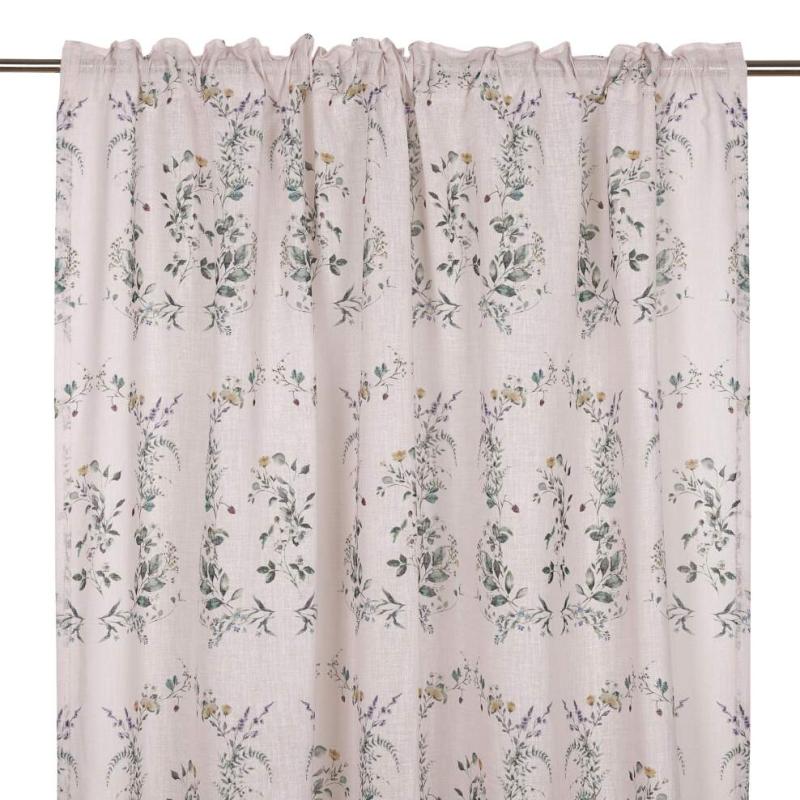 Gardin SMULTRON med små blommor och smultron med rosa bottenfärg