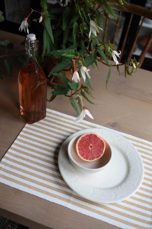 Bordstablett, tallriksunderlägg NINA, randig i offwhite och havregult