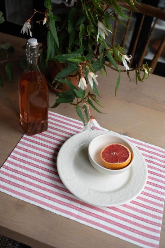 Bordstablett, tallriksunderlägg NINA, randig i offwhite och rosa