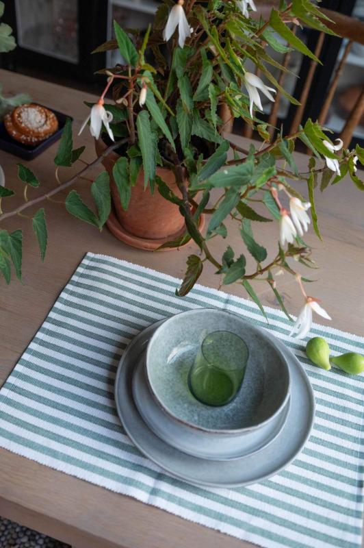 Bordstablett, tallriksunderlägg NINA, randig i offwhite och äppelgrönt