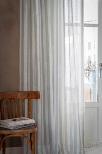 Gardin DISA, skir, bredrandig i offwhite och ljusgrön