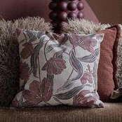 Kuddfodral ANGELA med vinröda eleganta blommor