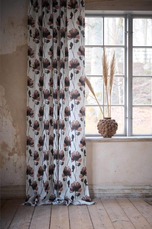 Gardin MISCHA med blommor i bruna toner på offwhite bottenfärg