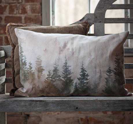 Kuddfodral FOREST med grantoppar i dimmig skog