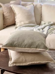 Kuddfodral TONE 45x45 cm enfärgad, grön och beige