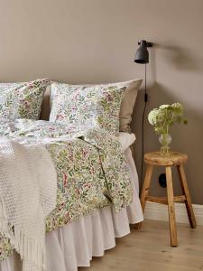 Bäddset HAGE 2-dels, blad och blommor, Stl.150x210cm, 50x60cm, Multi