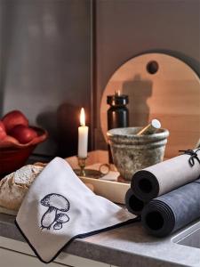 Löpare VEJBY stl. 35x120 cm i läderlook, nougat