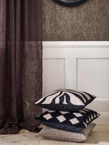 Kuddfodral TIBOR stl. 45x45 cm, zebramönster, vit och svart