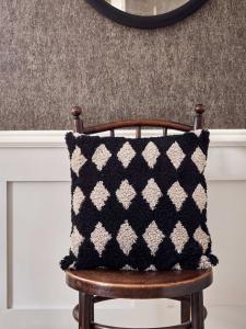 Kuddfodral ADAM stl. 45x45 cm, tuftad harlekin ruta, linne och svart