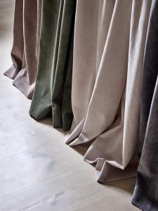 Gardinlängd EDDIE stl. 2x140x250 cm, smalrandig manchester, beige