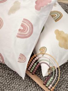Bäddset RAINBOWS med regnbågar och moln i grönt