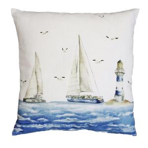 Kuddfodral Smögen, med båtar, fyrar och hav. Stl. 45x45 cm, Vit