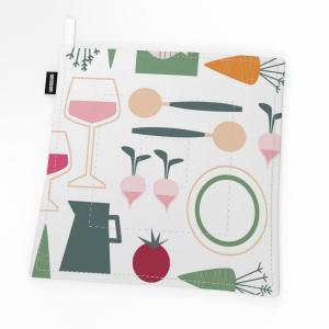 Grytlapp DINNER med köksredskap och grönsaker i gult, grönt och rosa på vit botten