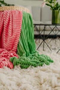 Pläd Baloo, äppelgrön, bubbelgums rosa