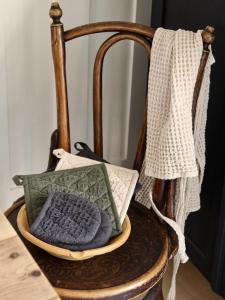 Grytlapp WAFFLE, enfärgad med våffelstruktur, Stl. 20x20 cm , Sand