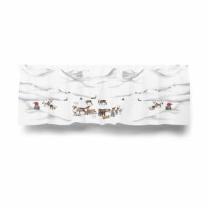 Gardinkappa TOMTELAND på metervara, med tomtar och renar på fjället, offwhite bottenfärg