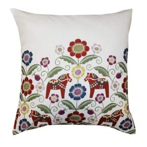 Kuddfodral Siljan med kurbitsmönster och dalahästar i rött, grönt och blått på vit botten
