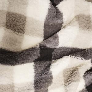 Pläd Valter, mjuk och fluffig pläd med rutmönster på båda sidor. Grå
