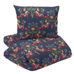 Bäddset RISA med Dalahästar och kurbitsmålade blommor på blå bottenfärg