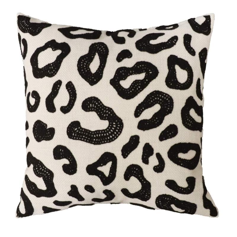 Kuddfodral HARPER med broderat leopardmönster i svart