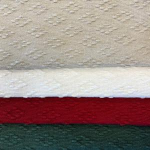 Löpare FREDRIKA, enfärgad bordslöpare med vävt mönster och frans i rött