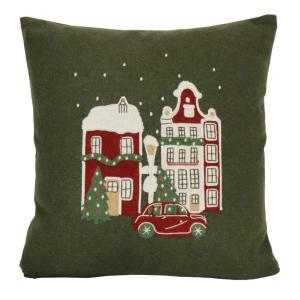 Kuddfodral JULSTAD i grönt filtmaterial med broderat hus och bil i rött