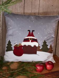 Kuddfodral OUPS med en tomte som fastnat i skorstenen