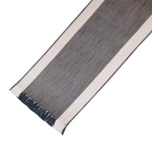 Löpare EMILIA med fiskbensmönster och bred färgad rand i mitten i blått