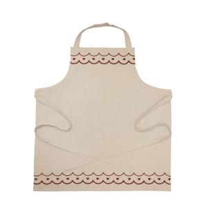 Förkläde MAJKEN i offwhite med röda broderade hjärtan och vågig kant