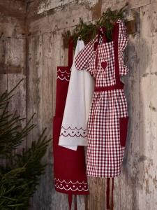 Grillvante JULIA, rutig i rött och vitt med ett rött hjärta med brodyr runt