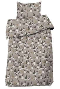 Bäddset NOEL med tomtar, granar, hjärtan och halmjulbockar i grått på mullvadsfärgad botten