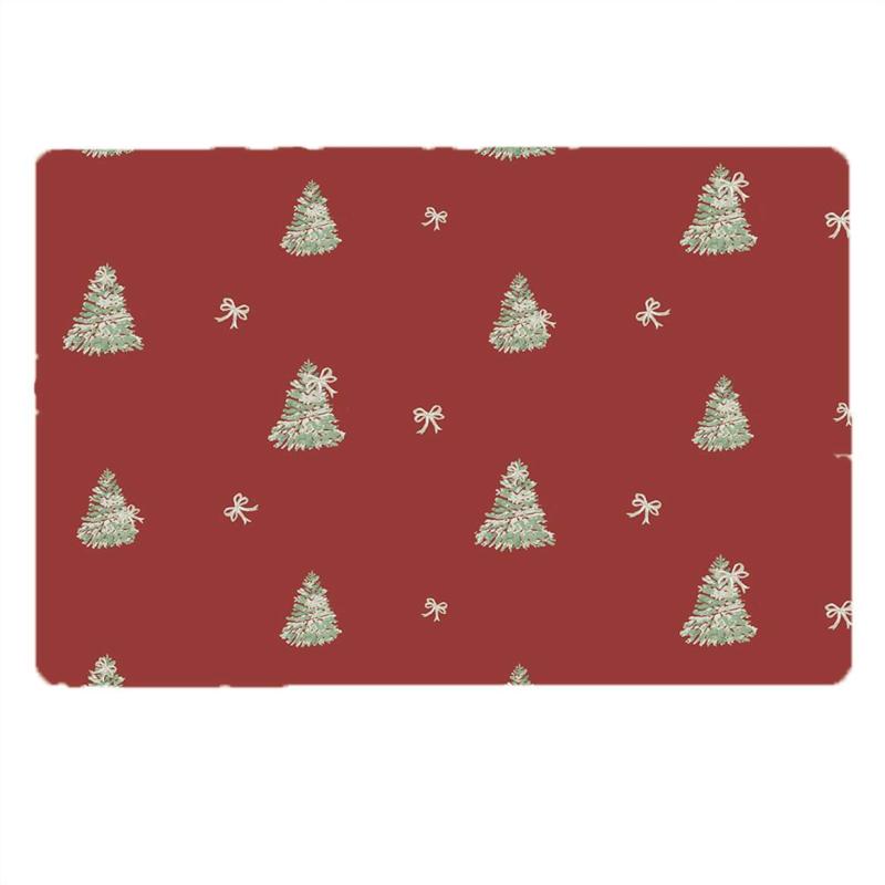 Plasttablett CHRISTMAS TREE med gröna granar och beige rosetter på röd botten