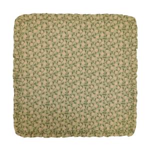 Fyrkantig duk FANNY med beige blommor och gröna blad på grön bottenfärg. Volang runt kanten