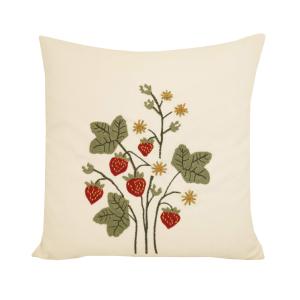Kuddfodral STRAWBERRIES med broderade jordgubbar, blommor och blad