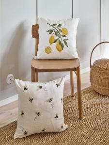 Kuddfodral LEMONS med broderade gula citroner och gröna blad