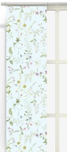 Panelgardin Blomsteryra, med sommarens vilda slingrande blommor på ljusblå botten