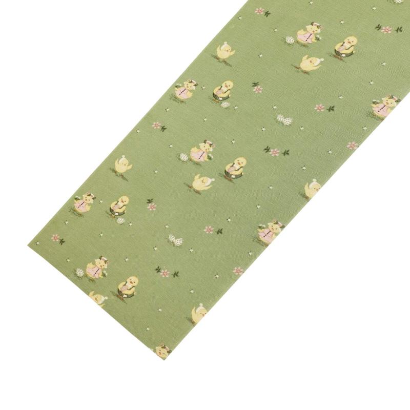 Påsklöpare HÖNÖ med tryckta påskägg, påskkycklingar och små blommor på grön bottenfärg