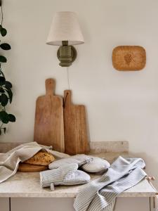 Grillvante YSTAD med smala vävda ränder i grönt på linnefärgad botten