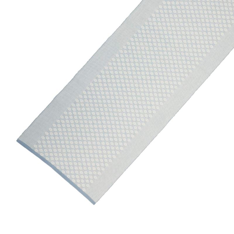 Bordslöpare MARIA  i ljusblått med vävt mönster i mitten och släta sidor