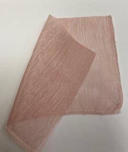 Gardin MOA, enfärgad tunn och skir med lätt struktur i rosa