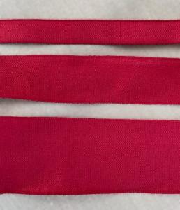 Textilband, enfärgat matt mörkrött band i tre bredder